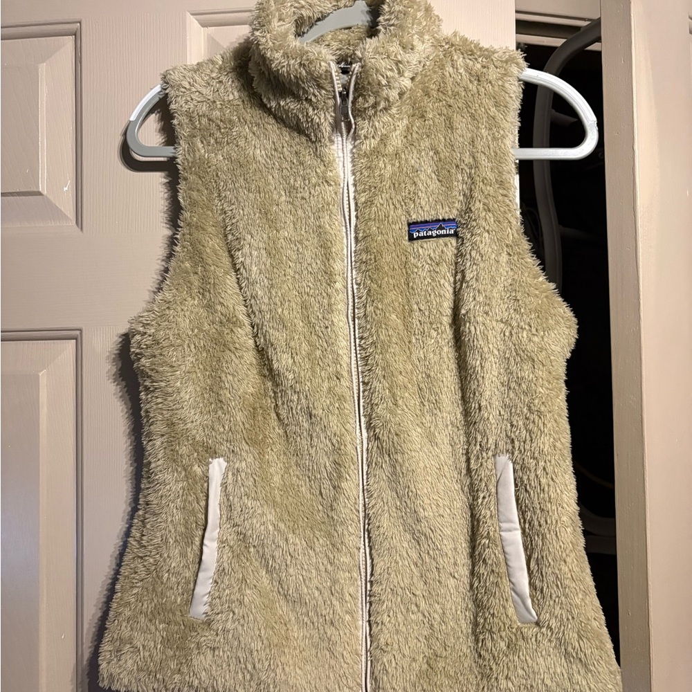 Patagonia Sherpa Vest in Light Tan